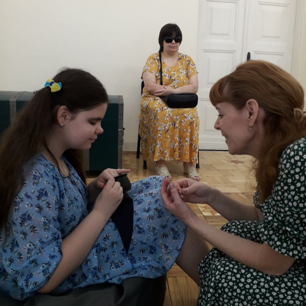 У музеї провели інтерактивне заняття для незрячої дівчинки