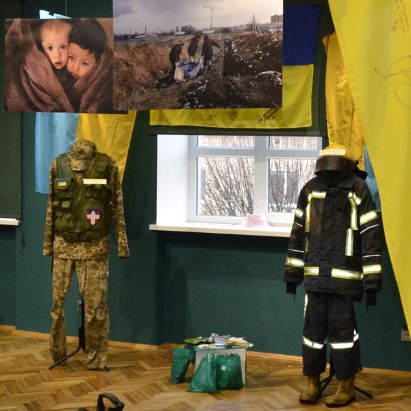 309 - 600 - Чотири виставки до Дня українського добровольця